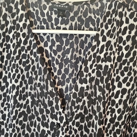 Torrid Black and White Animal Print Blouse - Picture 4 of 9